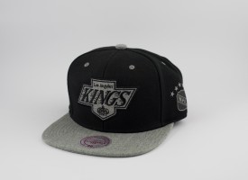 KŠILTOVKA MITCHELL & NESS KINGS NHL ČERNÁ/ŠEDÁ